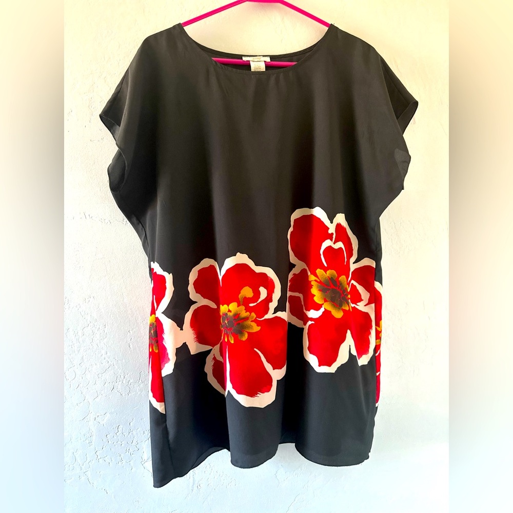Jump Brand Women Top Black with Floral Size Large